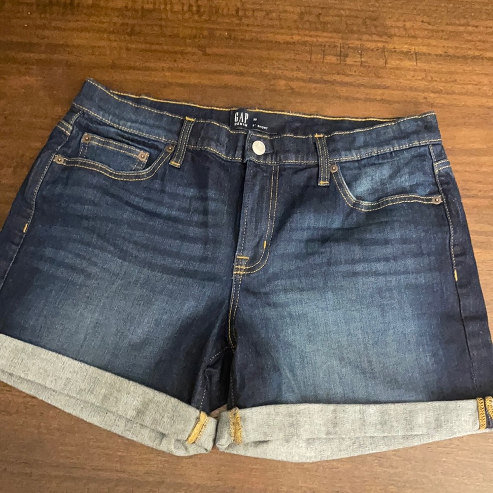 GAP 5” Denim Jean shorts. Get ready for summer ☀️!
